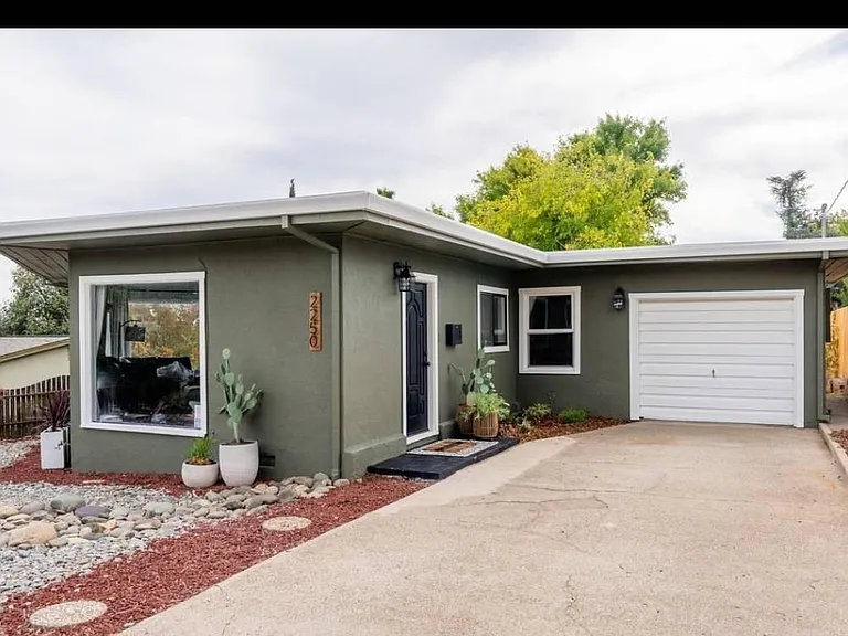 2250 Alameda Ave — Photo 1