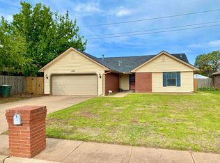 205 N Rockypoint Dr, Edmond, OK 73003