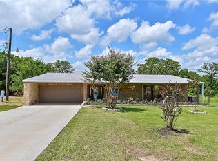1111 Pack Ln, Hearne, TX 77859