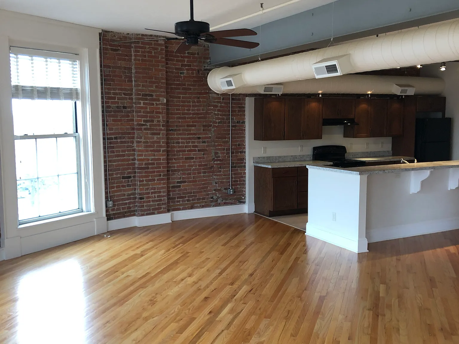27 Broadway St — Photo 2