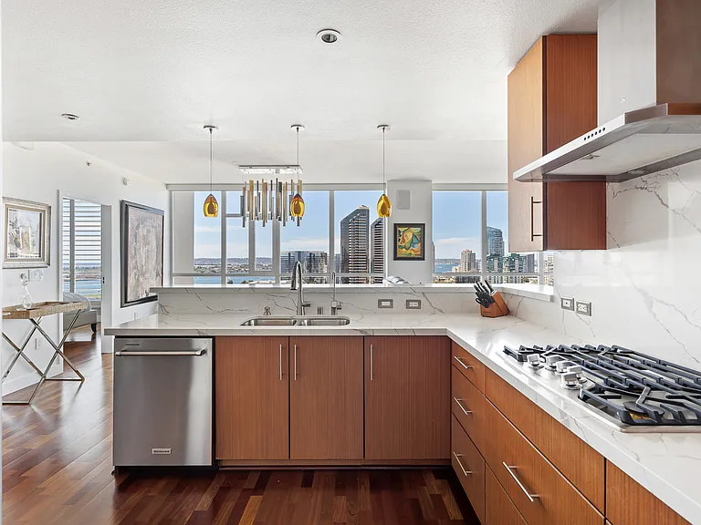 325 7th Ave #2204 — Photo 3