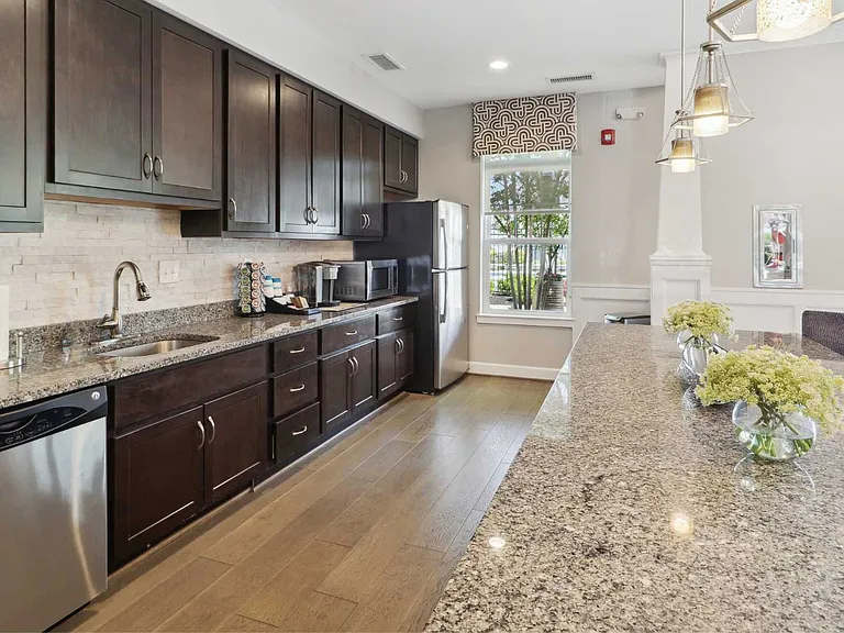Avanti Luxury Apartments — Photo 14