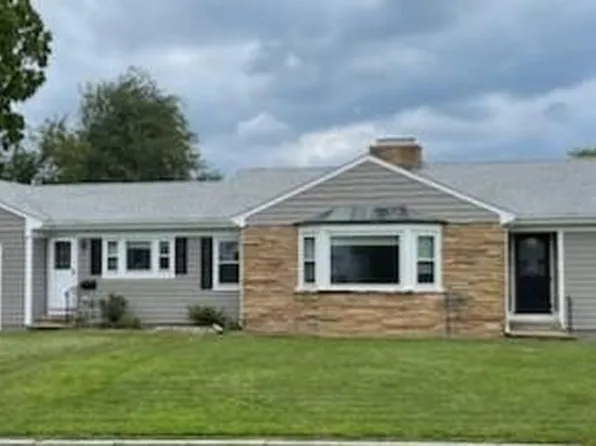 66 Mayflower St, East Providence, RI 02914