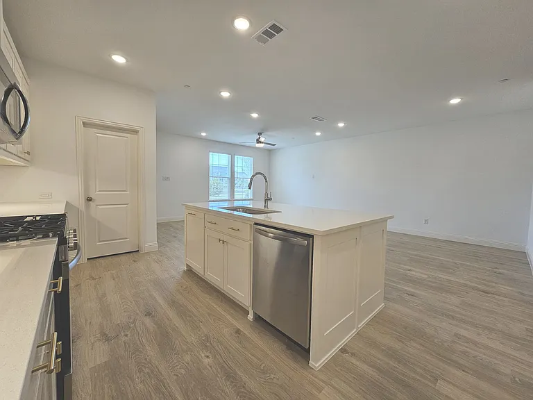 9452 Espalier St — Photo 3