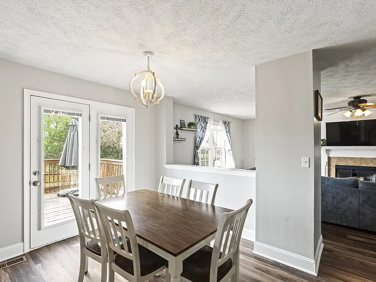 3467 Melrose Dr — Photo 7