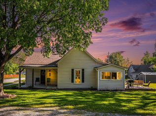 305 S Mill St, Smithville, MO 64089