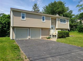 6 Sprague Cir, Johnston, RI 02919
