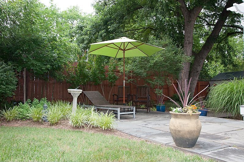 Sitting area in back