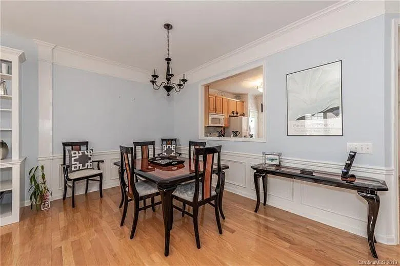 3 bed, 3.5 bath, 2200 sqft, $2,250 — Photo 4