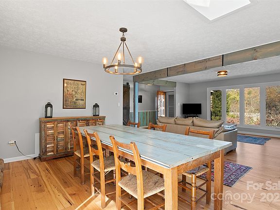 5th image of 18 Terrace Ln