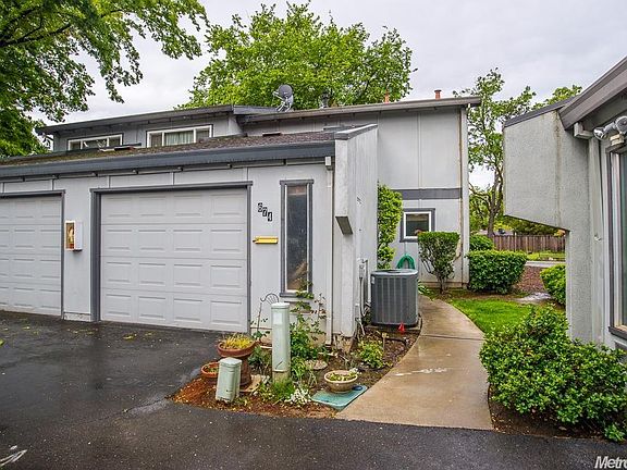 3rd image of 674 Knollwood Dr