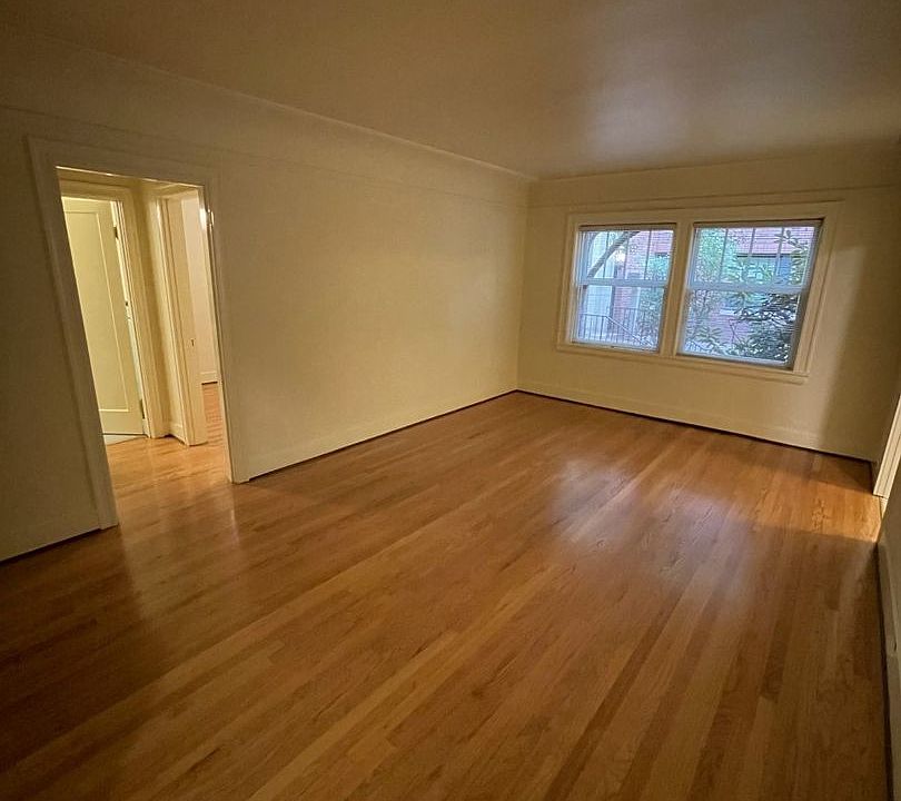 1st image of 921 1st Ave W #112