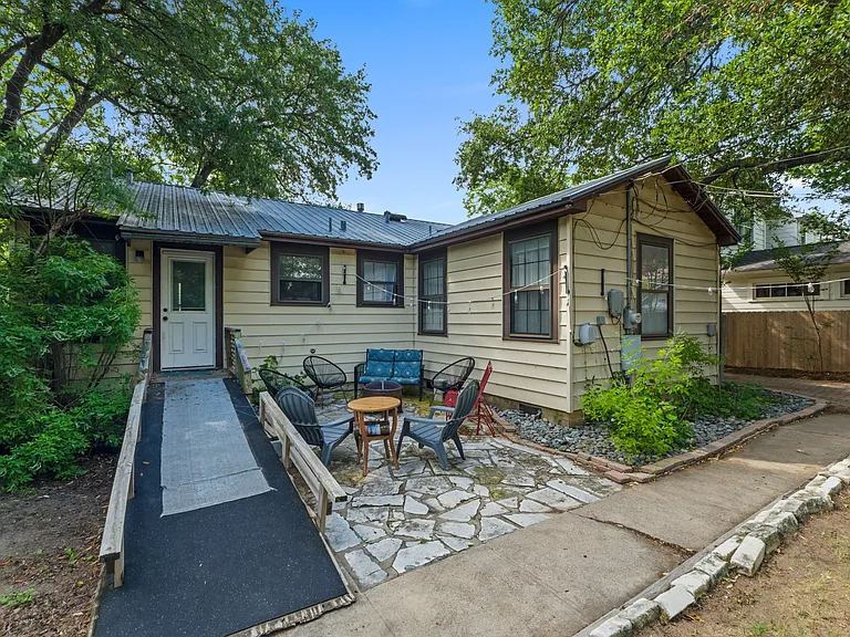 3206 Kerbey Ln — Photo 27