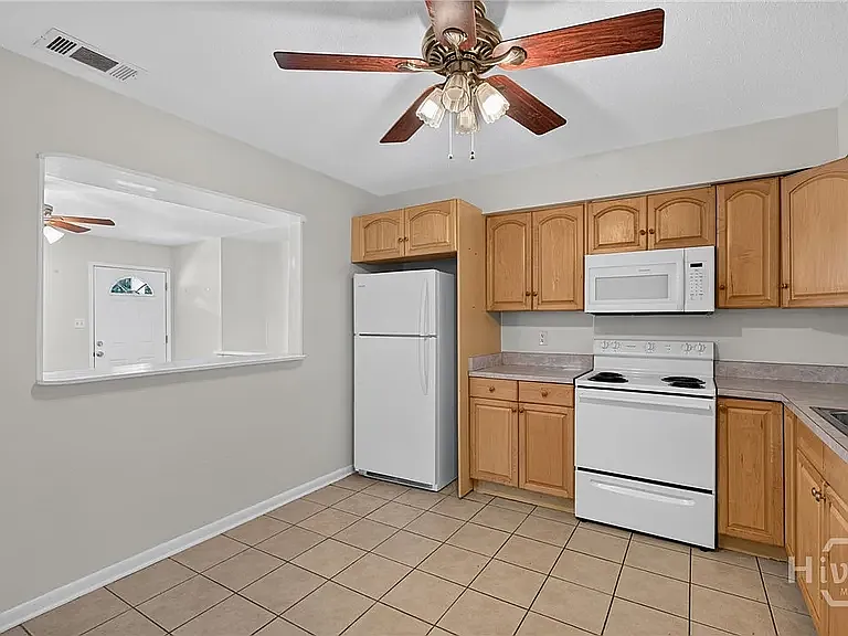3 bed, 1311 sqft, $2,500 — Photo 4