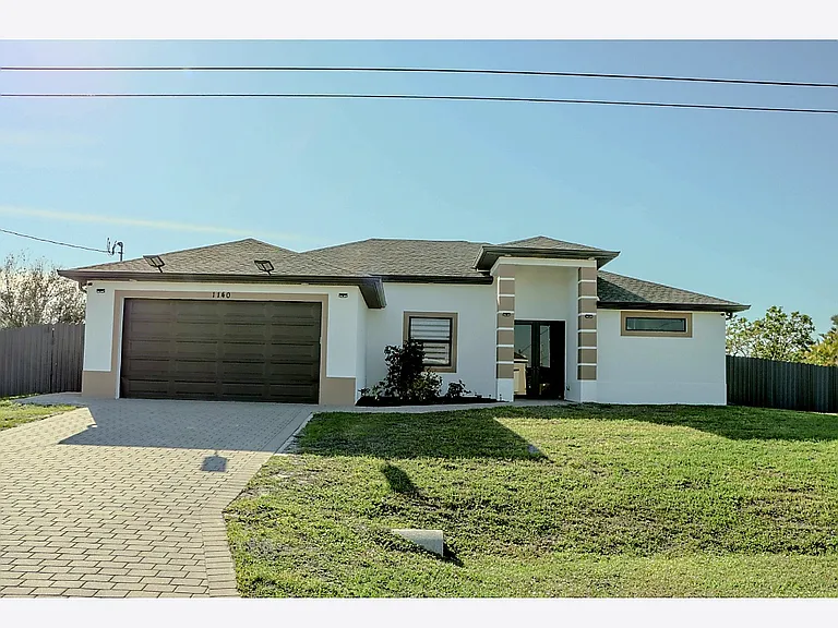 1140 NW 19th Ave — Photo 2