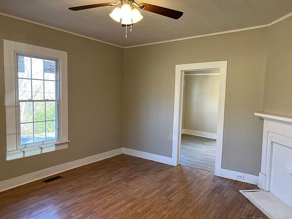2nd image of 505 S Elm St