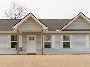 653 N Shamrock Ave, Landrum, SC 29356