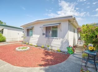 206 SW Kingsbury Dr, Grants Pass, OR 97526