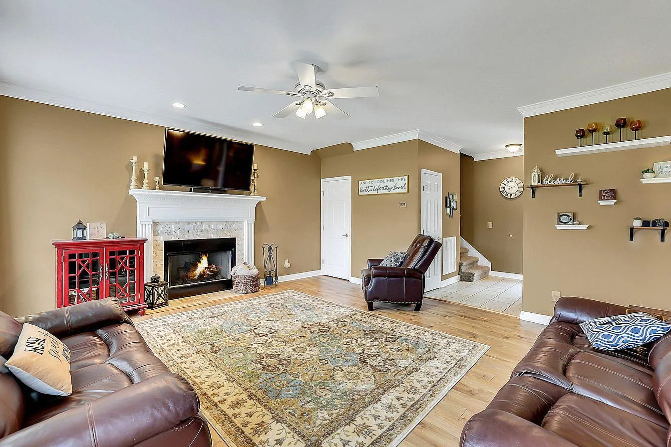 4 bed, 2137 sqft, $2,800 — Photo 4