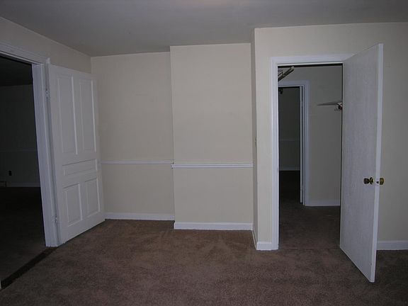 Bed Room-Walk-In Closet