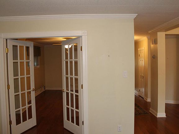 2nd image of 132 S Market St