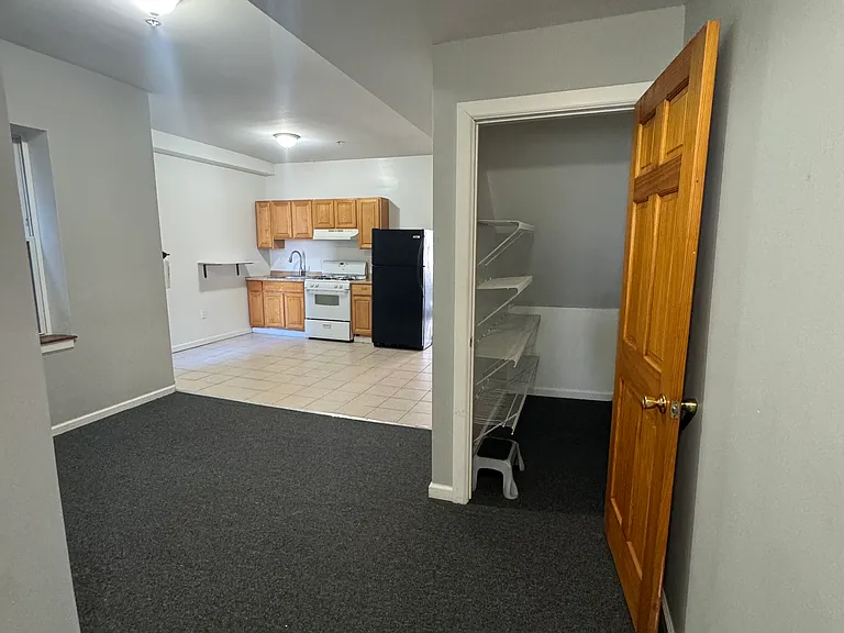 4634 Woodland Ave #2F — Photo 3