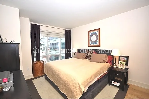 Rented by City Connections Realty | media 32