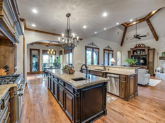3rd image of 905 Los Altos Trl
