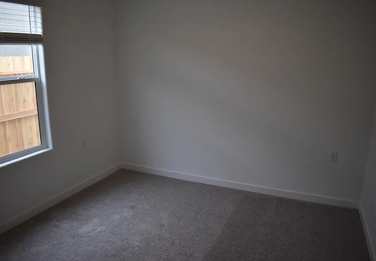 4470 N San Clemente Ave — Photo 26