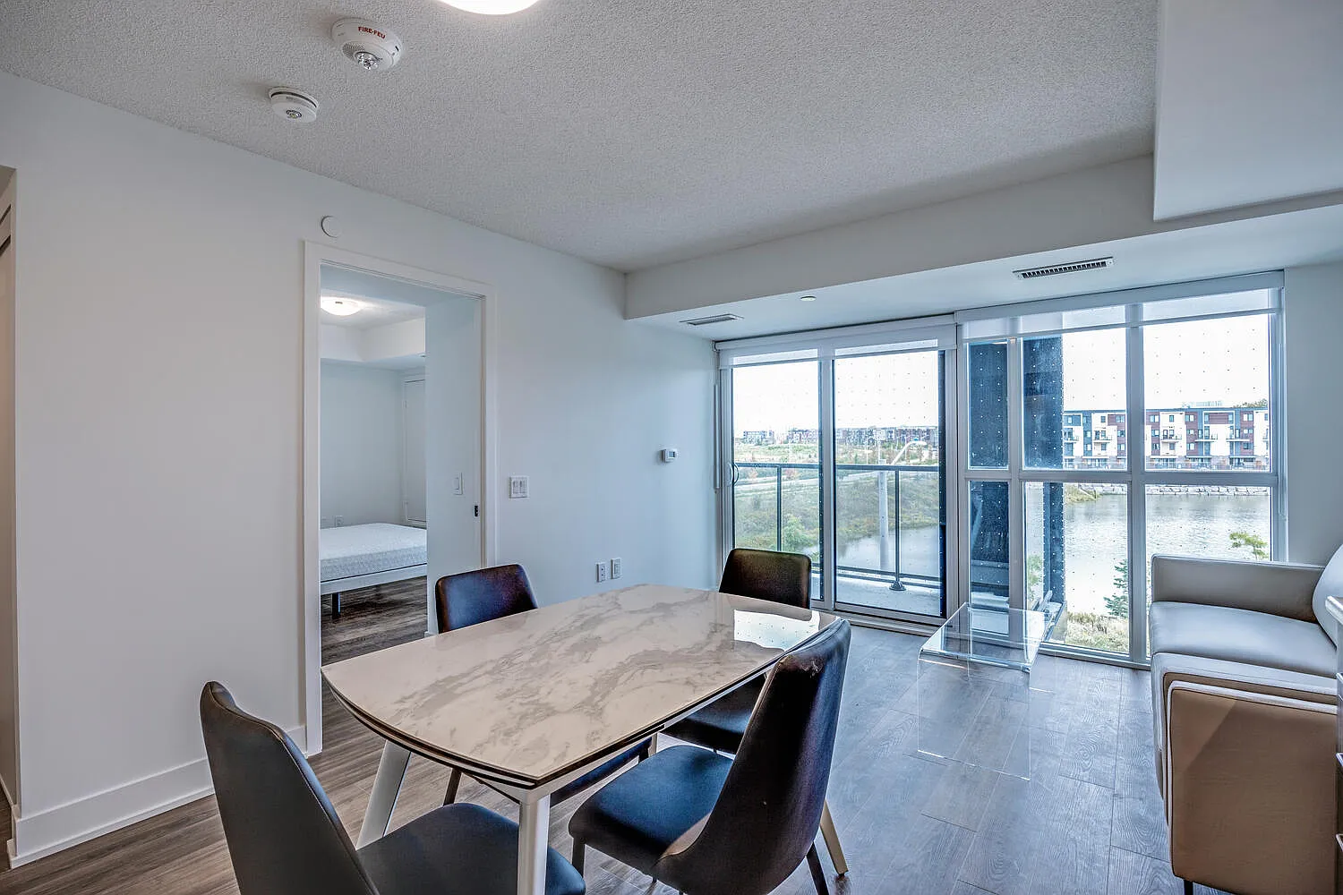 70 George Butchart Drive Toronto — Photo 2