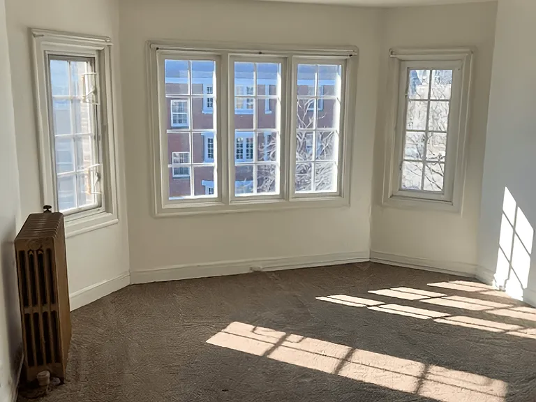 Broadway Apartments — Photo 9