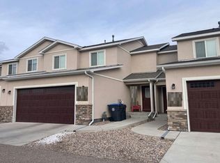 1027 Old Town Ln, Cheyenne, WY 82009