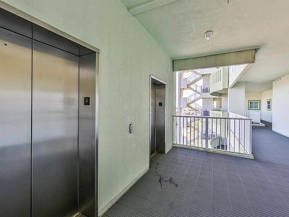 4th image of 9420 Seawall Blvd #802