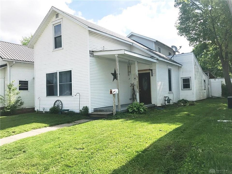 1st image of 425 Louden St