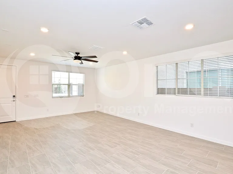 1078 E Sabino Dr — Photo 3