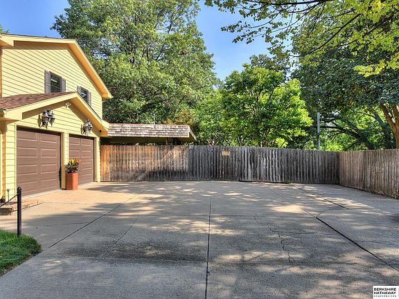 4th image of 9224 Park Dr