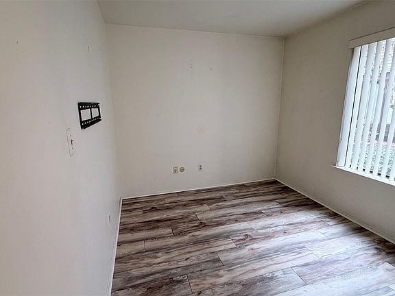 5th image of 24219 Evergreen Rd #39