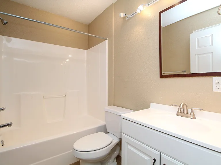 416 Bremen Ave — Photo 16
