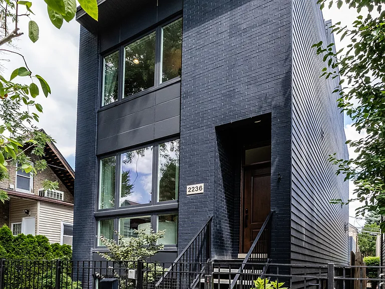2236 W Shakespeare Ave — Photo 1