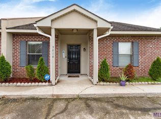 9004 Pecan Tree Dr, Baton Rouge, LA 70810