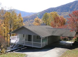 182 Woodland Hills Dr, Whittier, NC 28789
