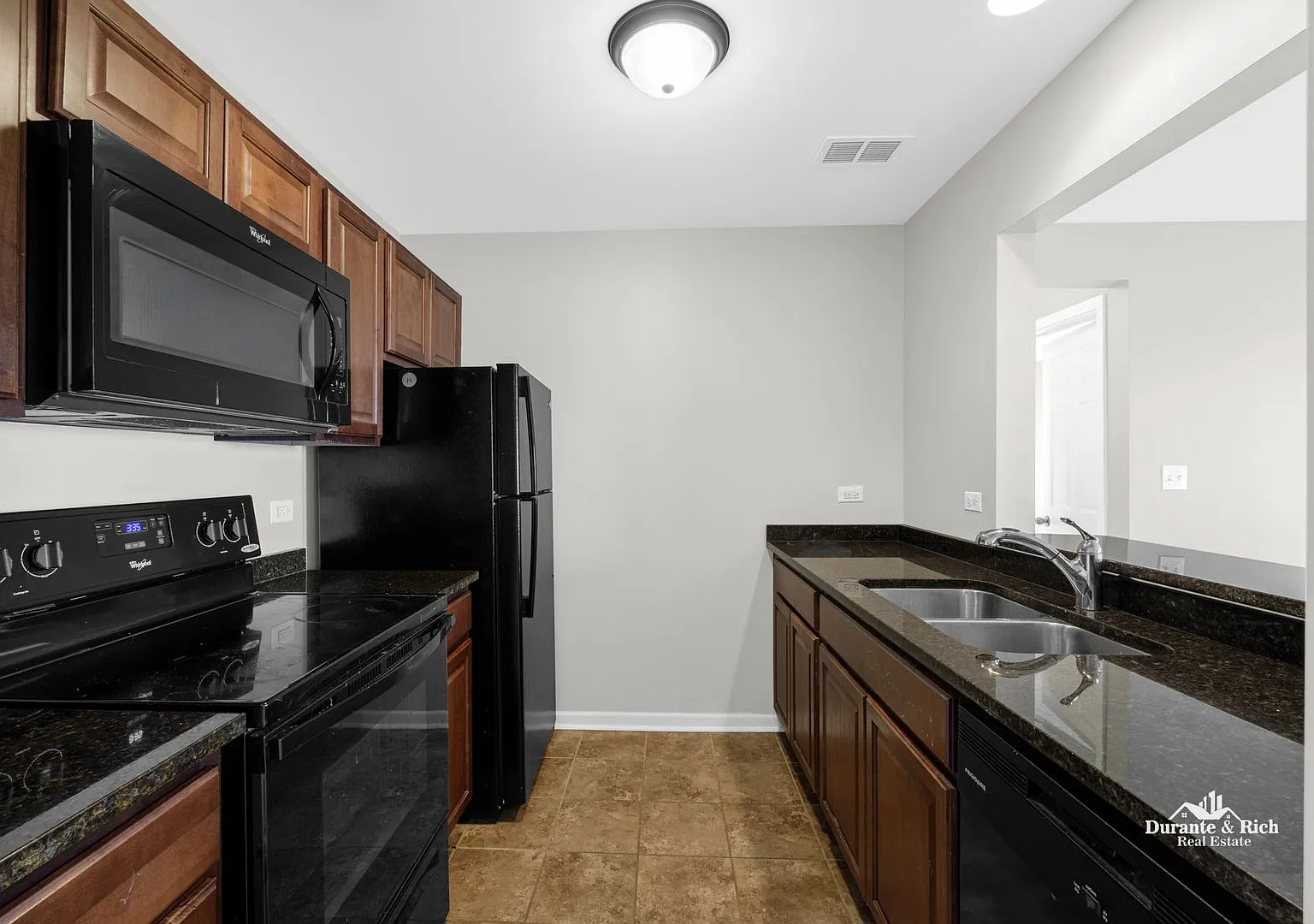 1 Bedroom 1 Bath Condo with in unit Laundry in Lake in the Hills! — Photo 3