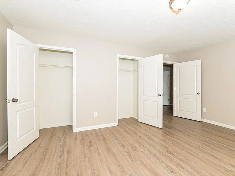 215 Greenland Dr — Photo 13
