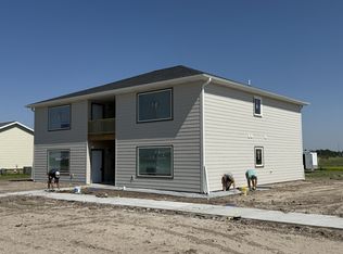 550 E 2nd St #3, Imperial, NE 69033