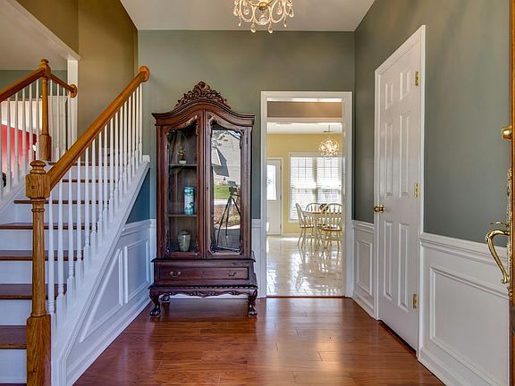 4th image of 2423 Newberry Ln