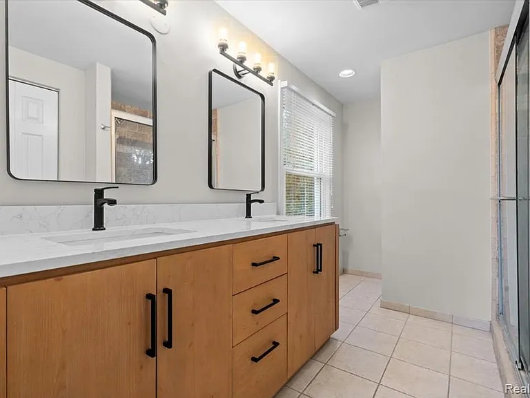 5476 Van Ness Dr — Photo 27