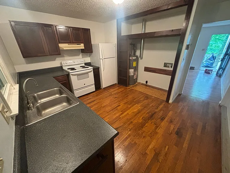 21 Deep Woods Rd — Photo 3