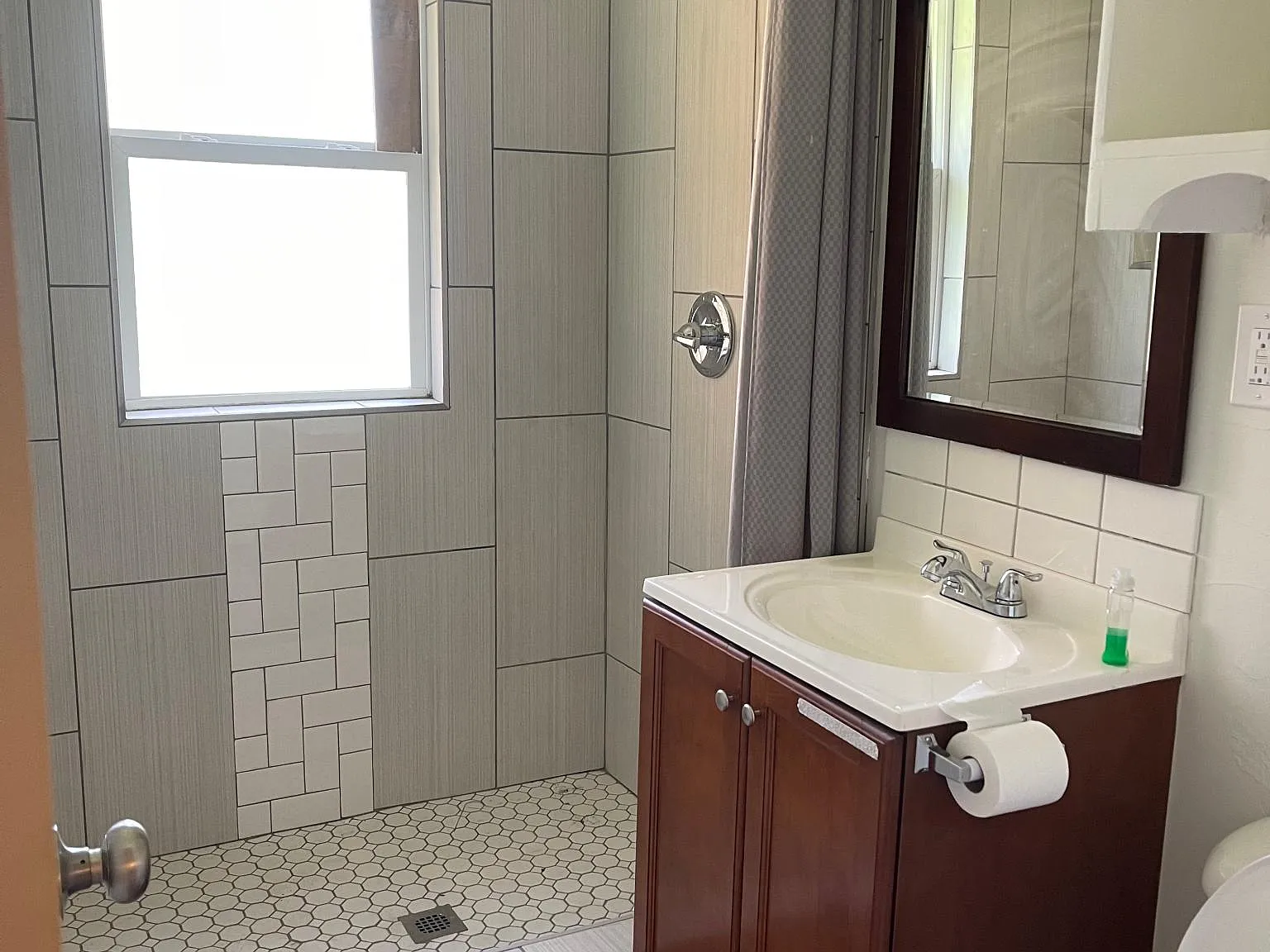 2515 N Fonshill Ave — Photo 3
