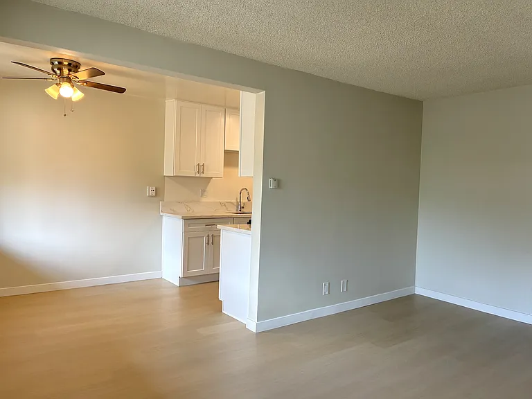319 N Kenwood St #8 — Photo 1
