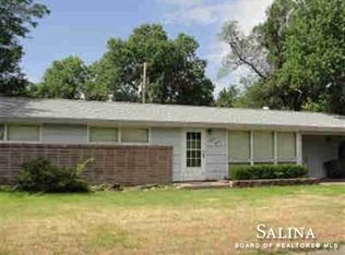 1111 Glenshire Ave, Salina, KS 67401